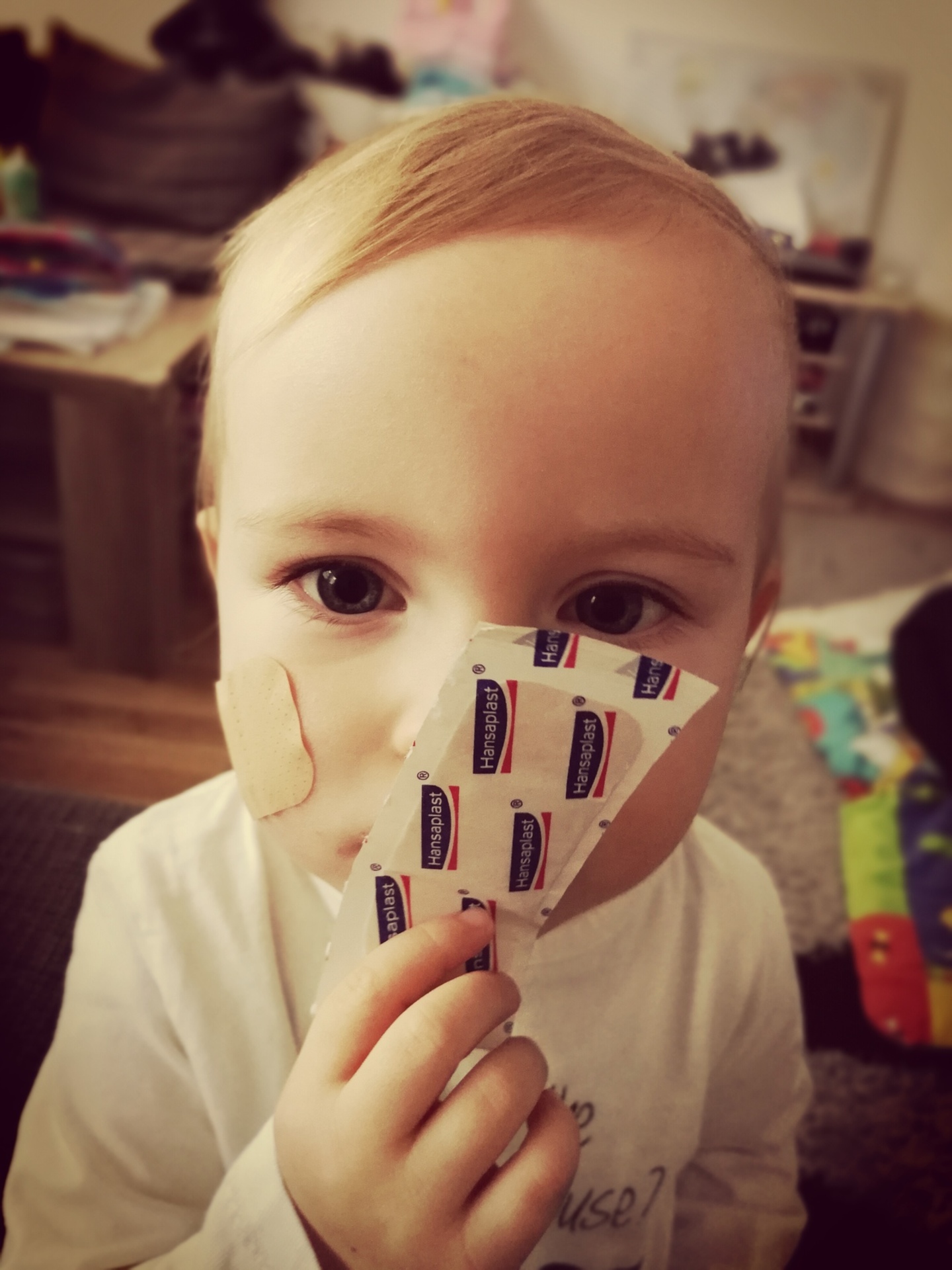 Show your personal plaster moment with Hansaplast example photo