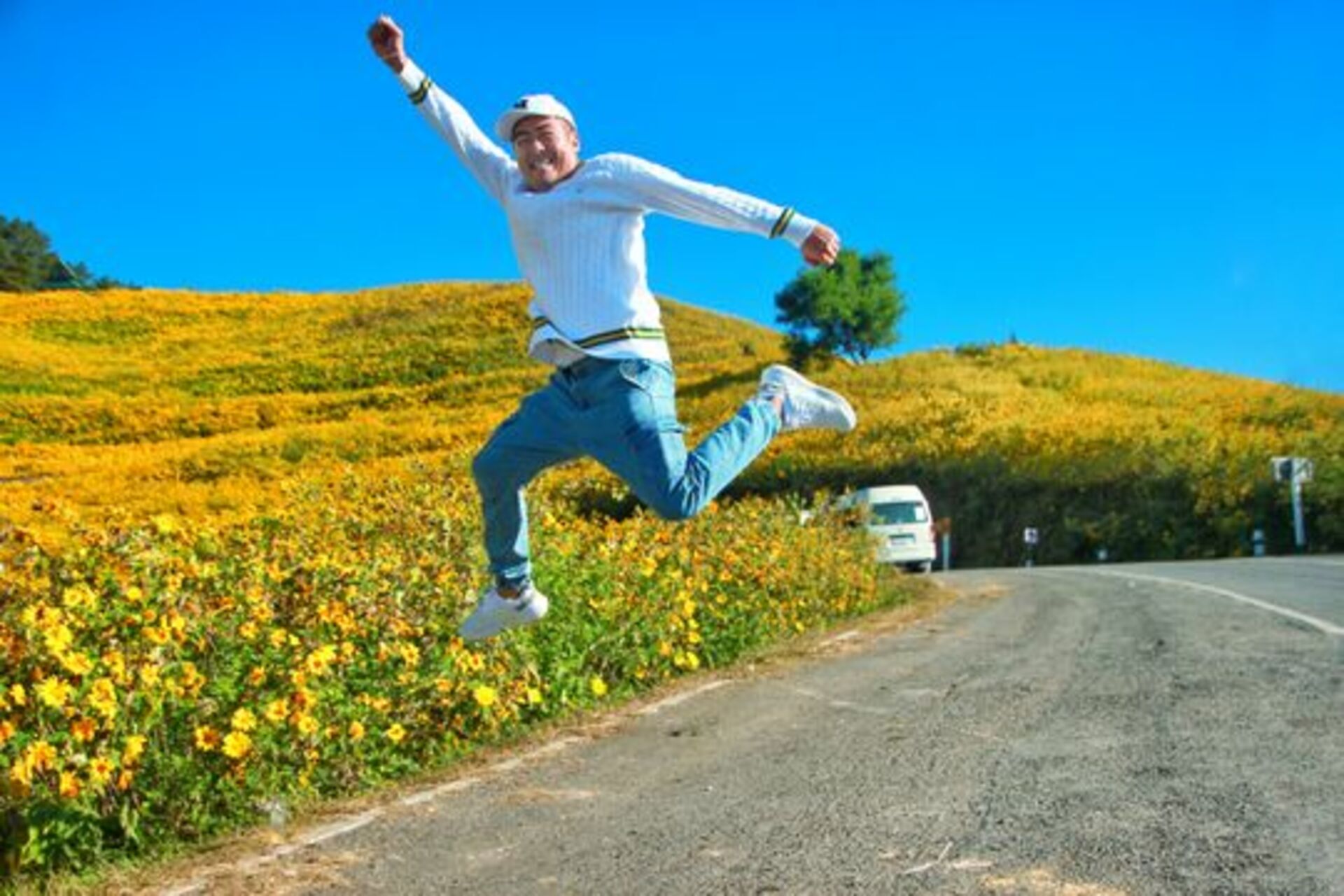 Welcome to Crowds, iPhone users! example photo